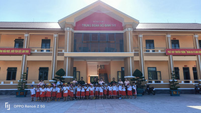 HOẠT ĐỘNG TRẢI NGHIỆM THAM QUAN DOANH TRẠI BỘ ĐỘI