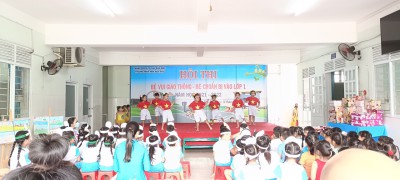 Lớp Lá biểu diễn khai mạc Hội thi