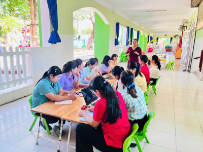 TRƯỜNG MẦM NON HÒA PHÚ TỔ CHỨC TẬP HUẤN ỨNG DỤNG AI TRONG CÔNG TÁC CHĂM SÓC VÀ GIÁO DỤC TRẺ