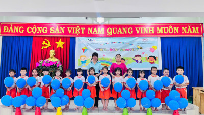 RỘN RÀNG HỘI THI TIẾNG ANH “THE LITTLE WHIZ-BEE CONTEST” CHÀO MỪNG NGÀY THÀNH LẬP ĐOÀN 26/3