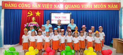 RỘN RÀNG HỘI THI “BÉ VUI GIAO THÔNG” TẠI TRƯỜNG MẦM NON HÒA PHÚ