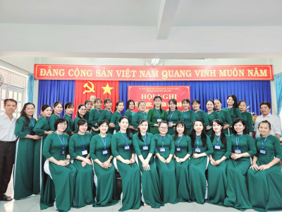 TUYÊN DƯƠNG GƯƠNG SÁNG MẦM NON HÒA PHÚ - NHỮNG NGƯỜI CHÈO ĐÒ THẦM LẶNG VÀ HÀNH TRÌNH KHẲNG ĐỊNH CHẤT LƯỢNG GIÁO DỤC