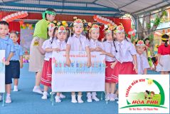 Bé chuẩn bị vào lớp 1