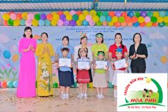 Bé chuẩn bị vào lớp 1