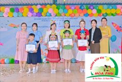 Bé chuẩn bị vào lớp 1