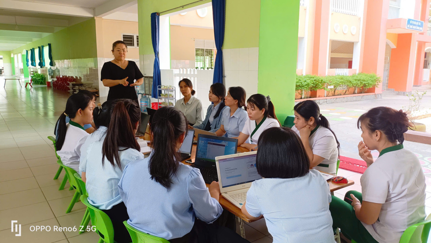 TRƯỜNG MẦM NON HÒA PHÚ SINH HOẠT CHUYÊN MÔN, THỰC HÀNH "PHÁT TRIỂN NĂNG LỰC SỐ CHO GVMN" THÔNG QUA VIỆC ỨNG DỤNG GIÁO ÁN ĐIỆN TỬ (GAĐT) VÀ CÁC PHẦN MỀM CHUYÊN BIỆT.