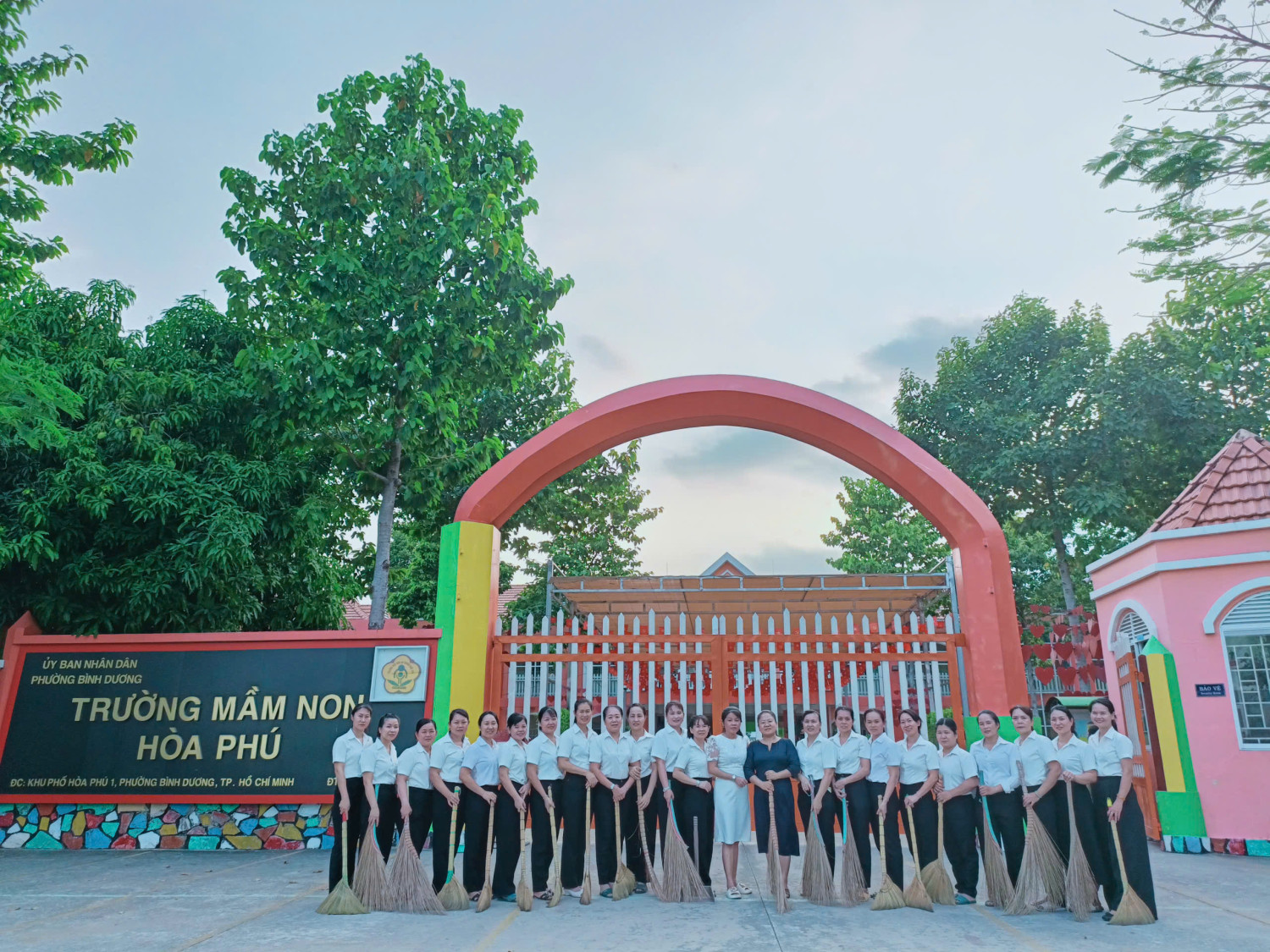 CHI BỘ MẦM NON HÒA PHÚ LAN TỎA TINH THẦN DÂN VẬN QUA NHỮNG VIỆC LÀM THIẾT THỰC